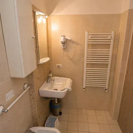 Bronzino 53 - With Free Private Parking Appartement