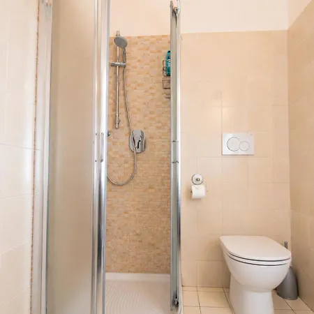Bronzino 53 - With Free Private Parking Appartement