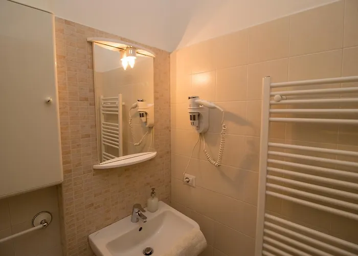 Bronzino 53 - With Free Private Parking Apartament *