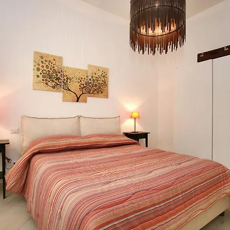 Bronzino 53 Apartment