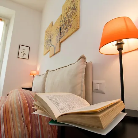 Bronzino 53 Apartment